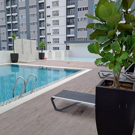 Impiana Homestay Near Putrajaya, Cyberjaya, Musliem Only,Wifi,Netflix Kampung Dengkil Bagian luar foto