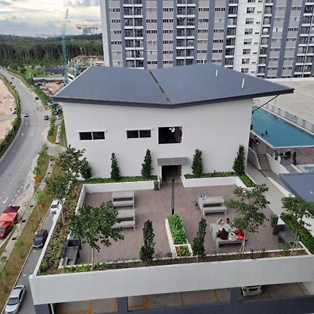 Impiana Homestay Near Putrajaya, Cyberjaya, Musliem Only,Wifi,Netflix Kampung Dengkil Bagian luar foto