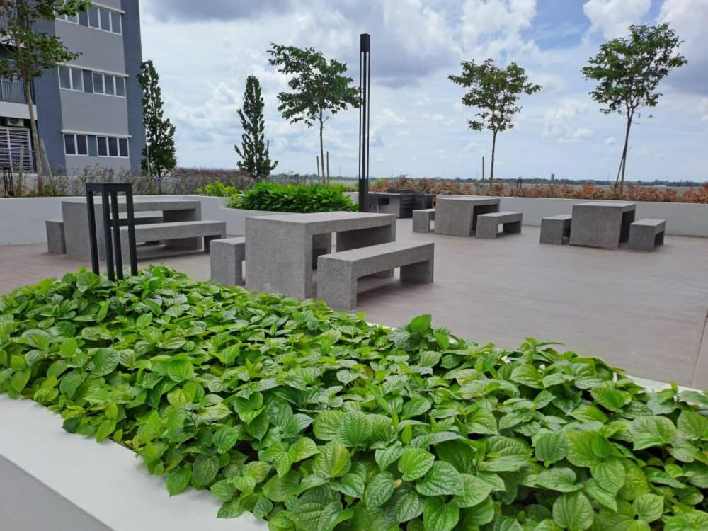 Impiana Homestay Near Putrajaya, Cyberjaya, Musliem Only,Wifi,Netflix Kampung Dengkil Bagian luar foto