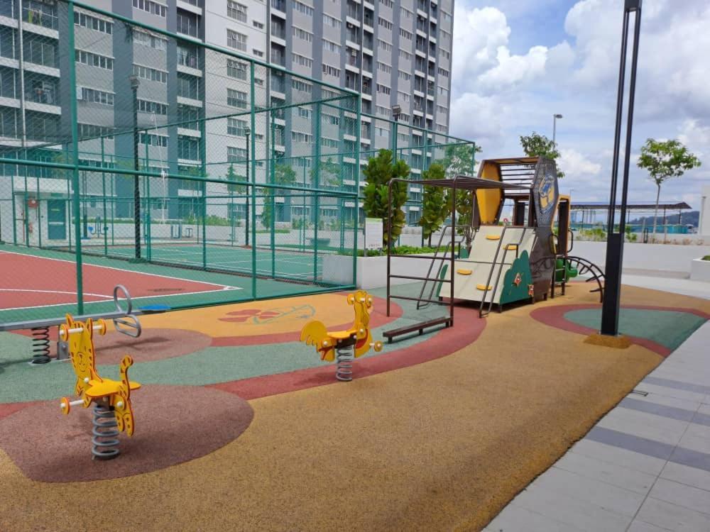 Impiana Homestay Near Putrajaya, Cyberjaya, Musliem Only,Wifi,Netflix Kampung Dengkil Bagian luar foto