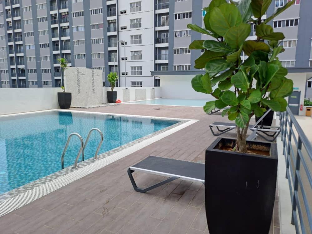 Impiana Homestay Near Putrajaya, Cyberjaya, Musliem Only,Wifi,Netflix Kampung Dengkil Bagian luar foto