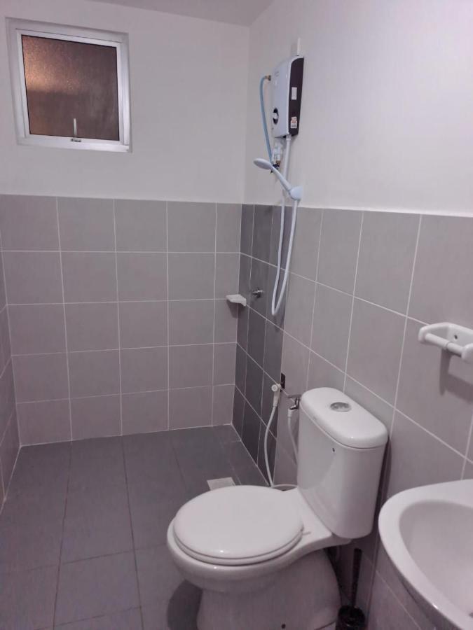 Impiana Homestay Near Putrajaya, Cyberjaya, Musliem Only,Wifi,Netflix Kampung Dengkil Bagian luar foto