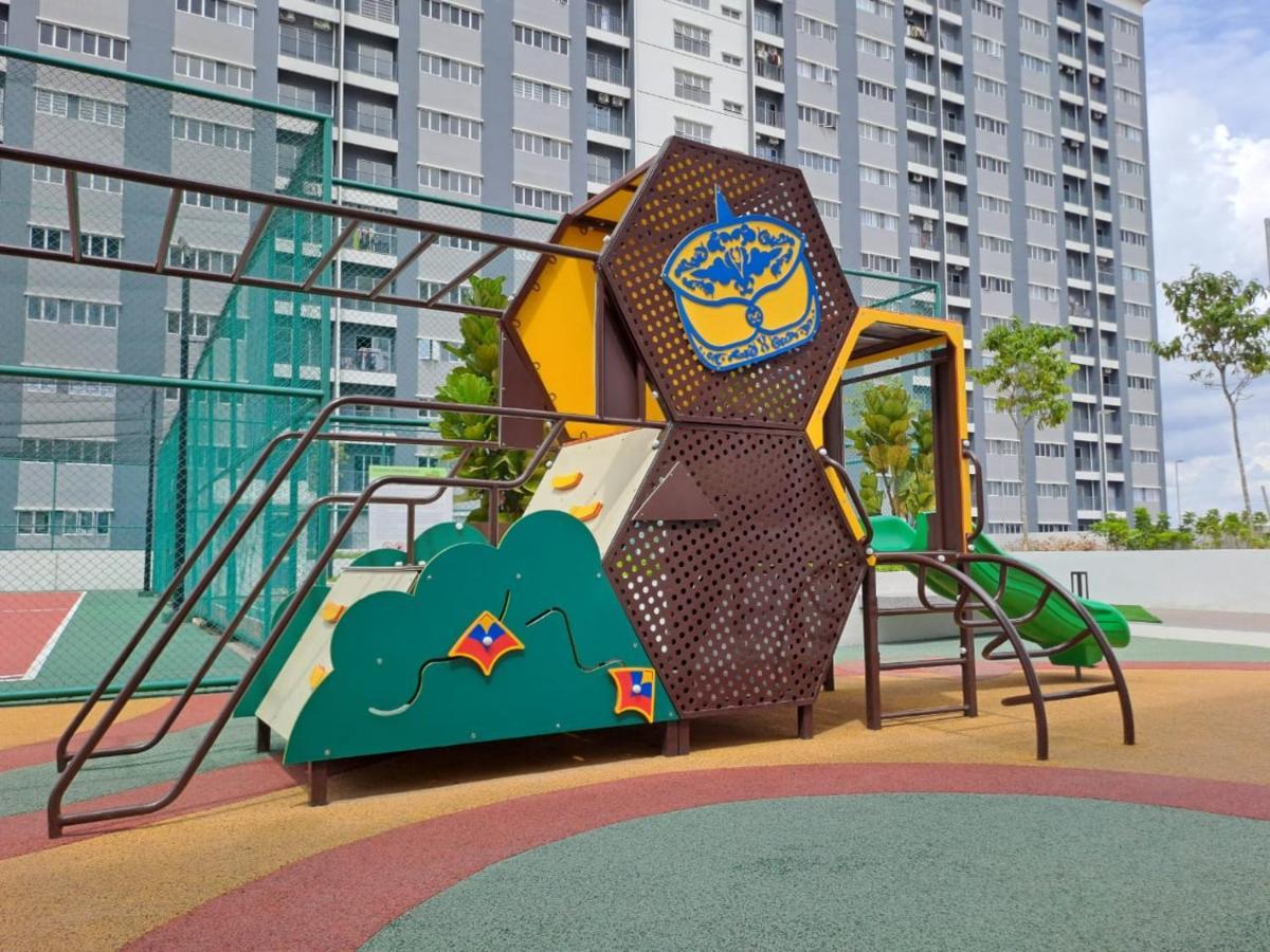 Impiana Homestay Near Putrajaya, Cyberjaya, Musliem Only,Wifi,Netflix Kampung Dengkil Bagian luar foto