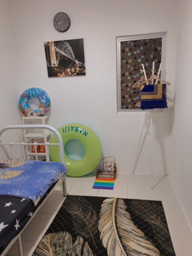 Impiana Homestay Near Putrajaya, Cyberjaya, Musliem Only,Wifi,Netflix Kampung Dengkil Bagian luar foto