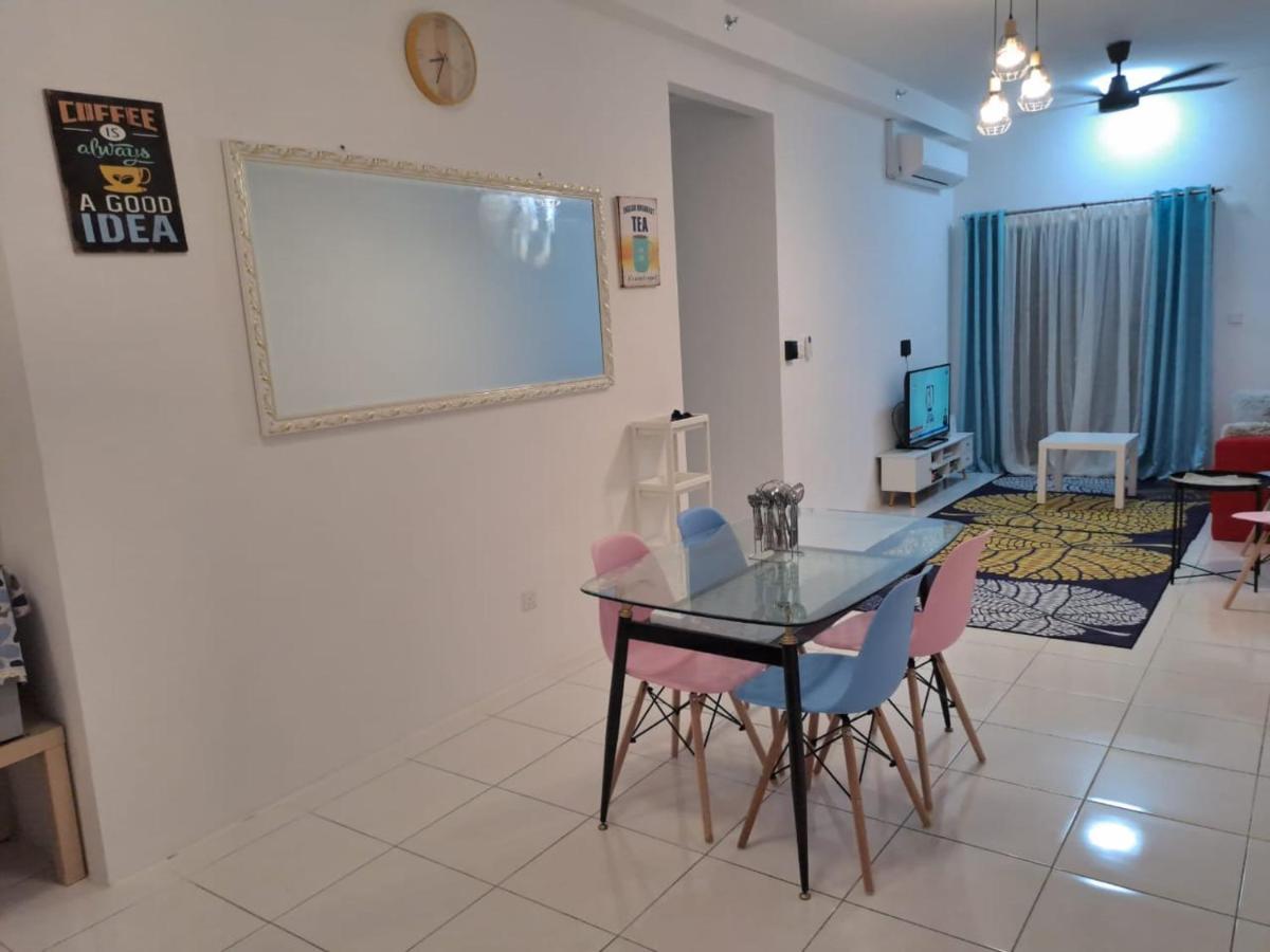 Impiana Homestay Near Putrajaya, Cyberjaya, Musliem Only,Wifi,Netflix Kampung Dengkil Bagian luar foto