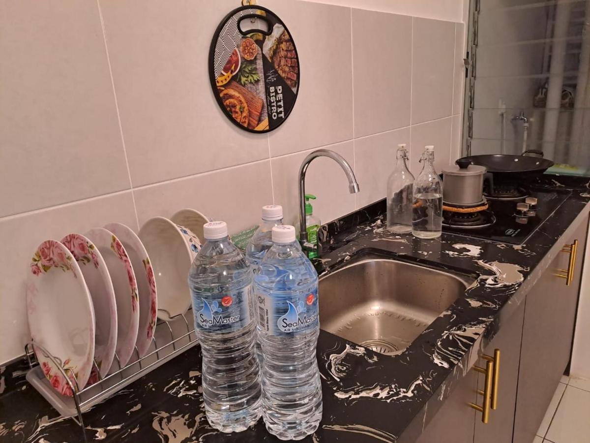 Impiana Homestay Near Putrajaya, Cyberjaya, Musliem Only,Wifi,Netflix Kampung Dengkil Bagian luar foto