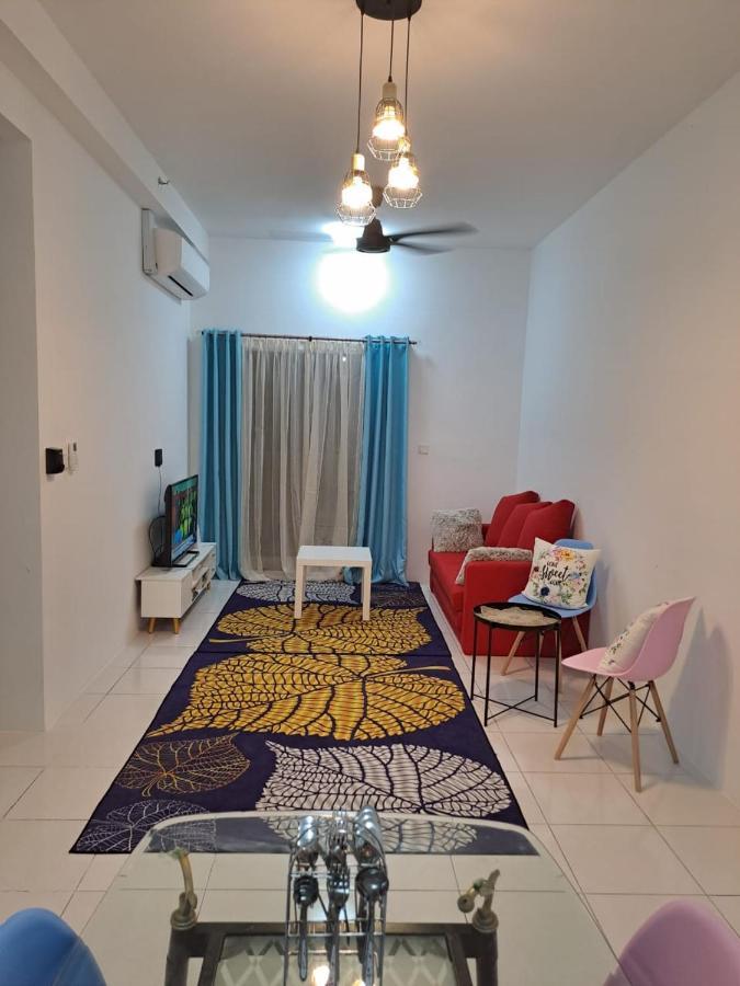 Impiana Homestay Near Putrajaya, Cyberjaya, Musliem Only,Wifi,Netflix Kampung Dengkil Bagian luar foto