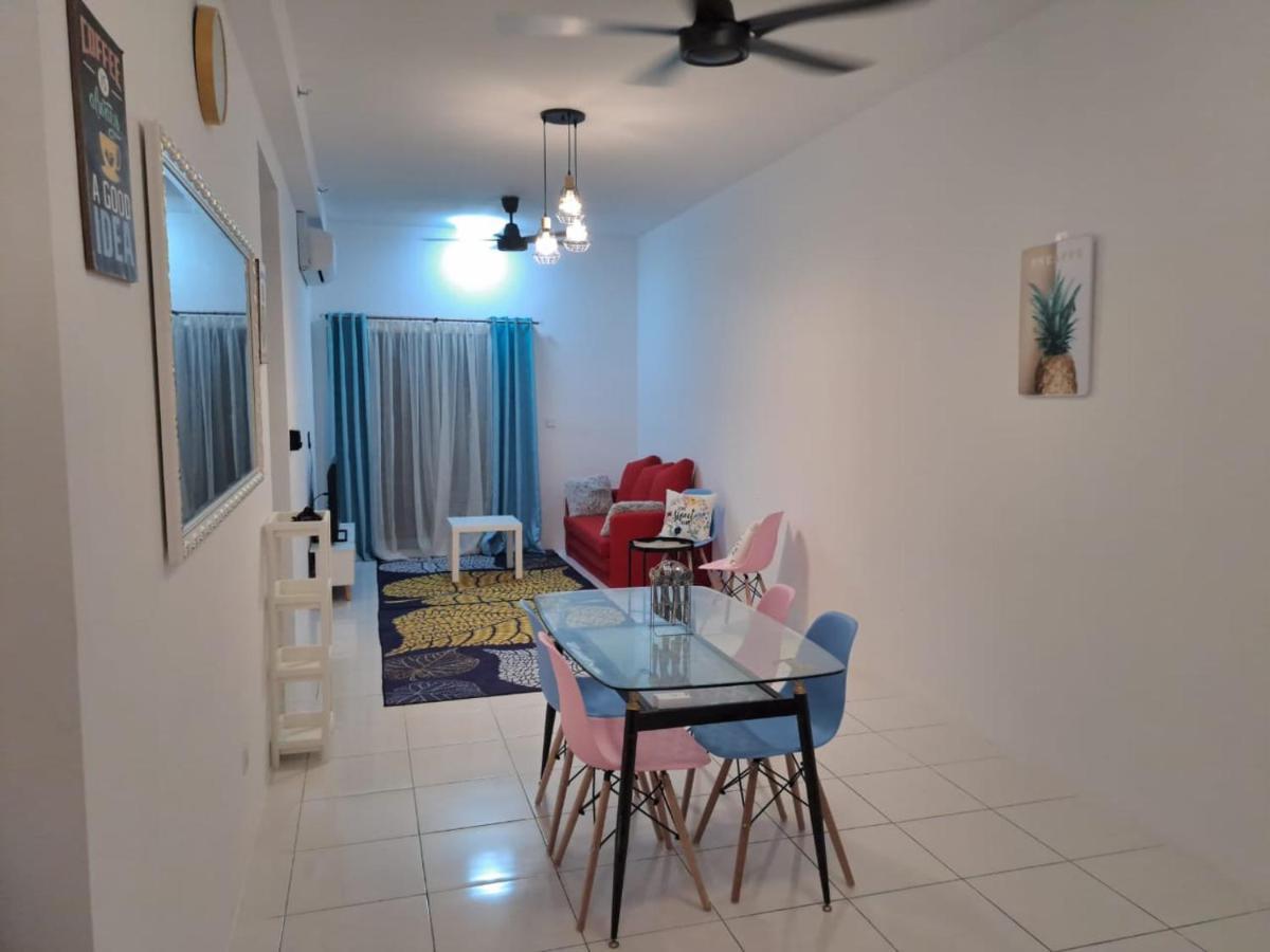 Impiana Homestay Near Putrajaya, Cyberjaya, Musliem Only,Wifi,Netflix Kampung Dengkil Bagian luar foto