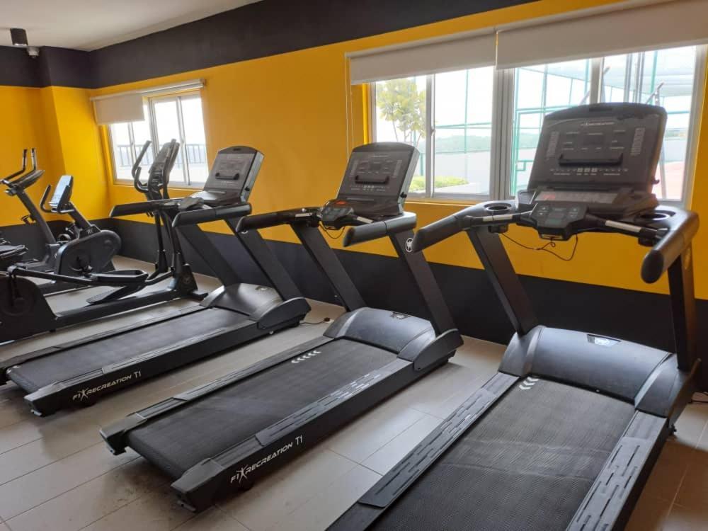 Impiana Homestay Near Putrajaya, Cyberjaya, Musliem Only,Wifi,Netflix Kampung Dengkil Bagian luar foto
