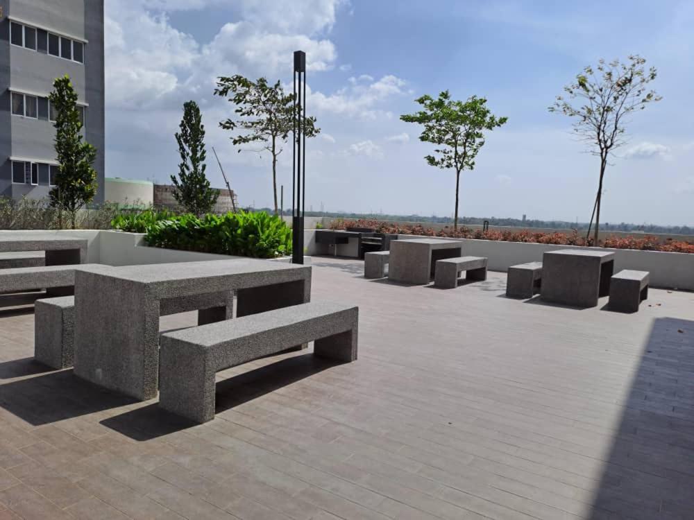 Impiana Homestay Near Putrajaya, Cyberjaya, Musliem Only,Wifi,Netflix Kampung Dengkil Bagian luar foto