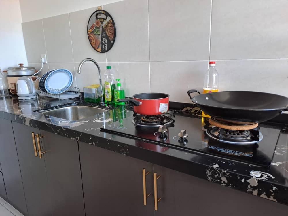 Impiana Homestay Near Putrajaya, Cyberjaya, Musliem Only,Wifi,Netflix Kampung Dengkil Bagian luar foto