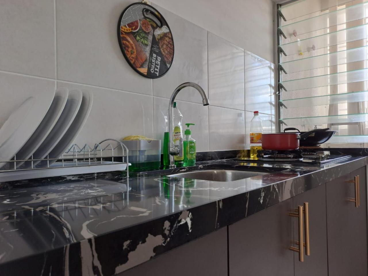 Impiana Homestay Near Putrajaya, Cyberjaya, Musliem Only,Wifi,Netflix Kampung Dengkil Bagian luar foto