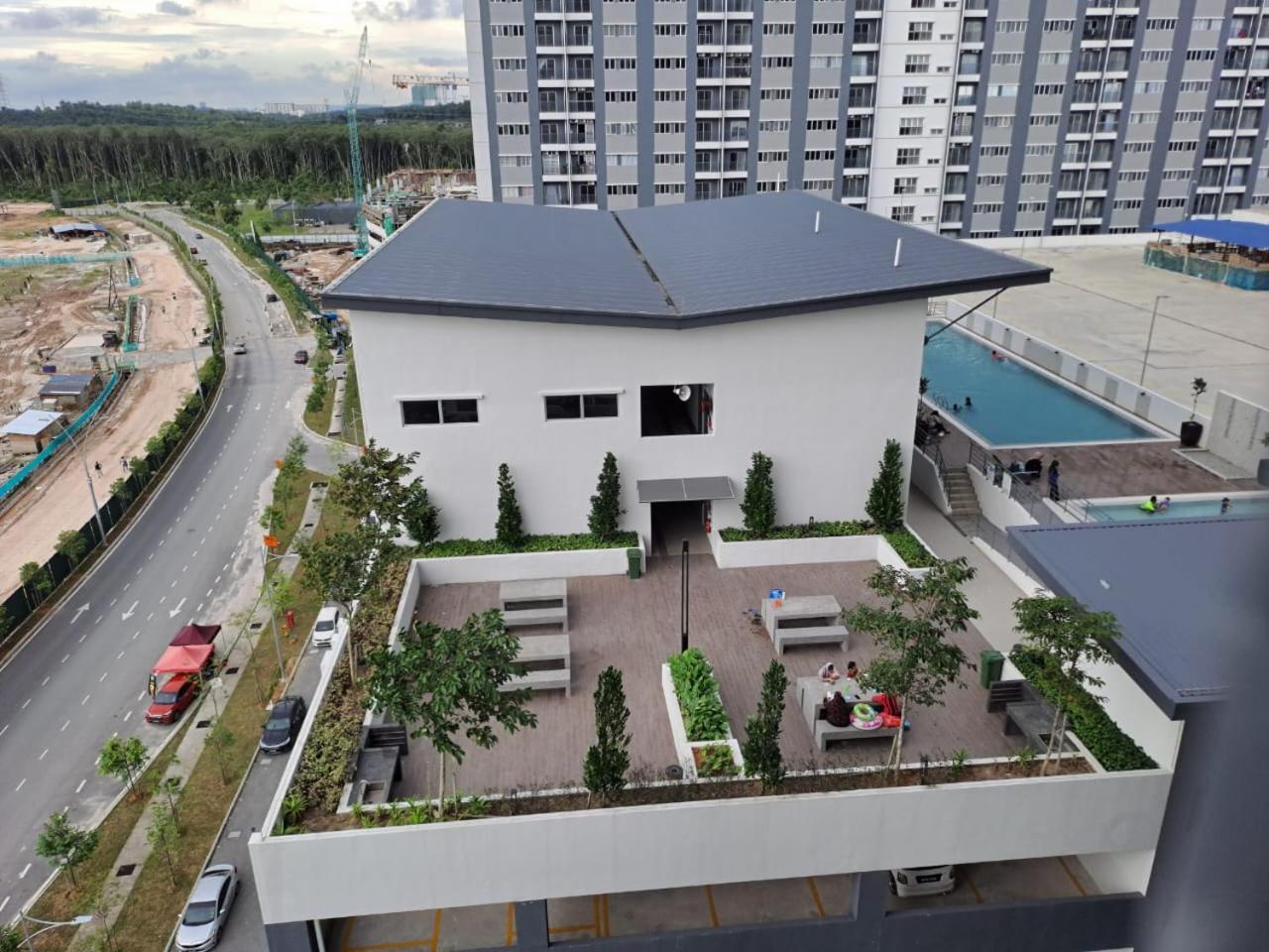 Impiana Homestay Near Putrajaya, Cyberjaya, Musliem Only,Wifi,Netflix Kampung Dengkil Bagian luar foto