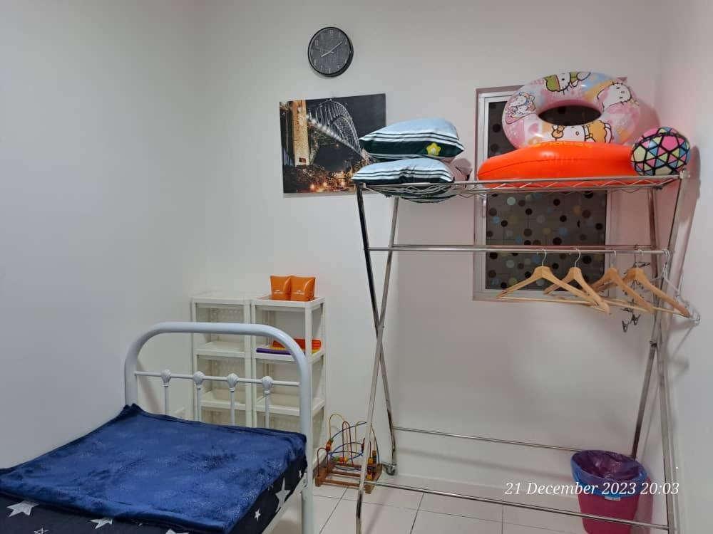 Impiana Homestay Near Putrajaya, Cyberjaya, Musliem Only,Wifi,Netflix Kampung Dengkil Bagian luar foto