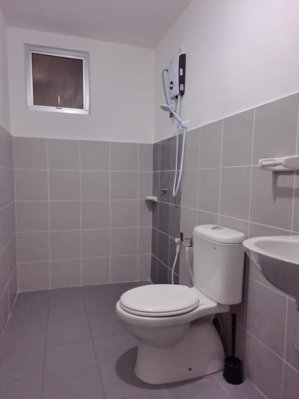 Impiana Homestay Near Putrajaya, Cyberjaya, Musliem Only,Wifi,Netflix Kampung Dengkil Bagian luar foto